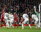 Soccer Football - UEFA Champions League - Liverpool v Real Madrid - Anfield, Liverpool, Britain - November 4, 2025 Liverpool's Virgil van Dijk heads at goal as Real Madrid's Thibaut Courtois makes a save Action Images via Reuters/Jason Cairnduff/Foto: Jason Cairnduff