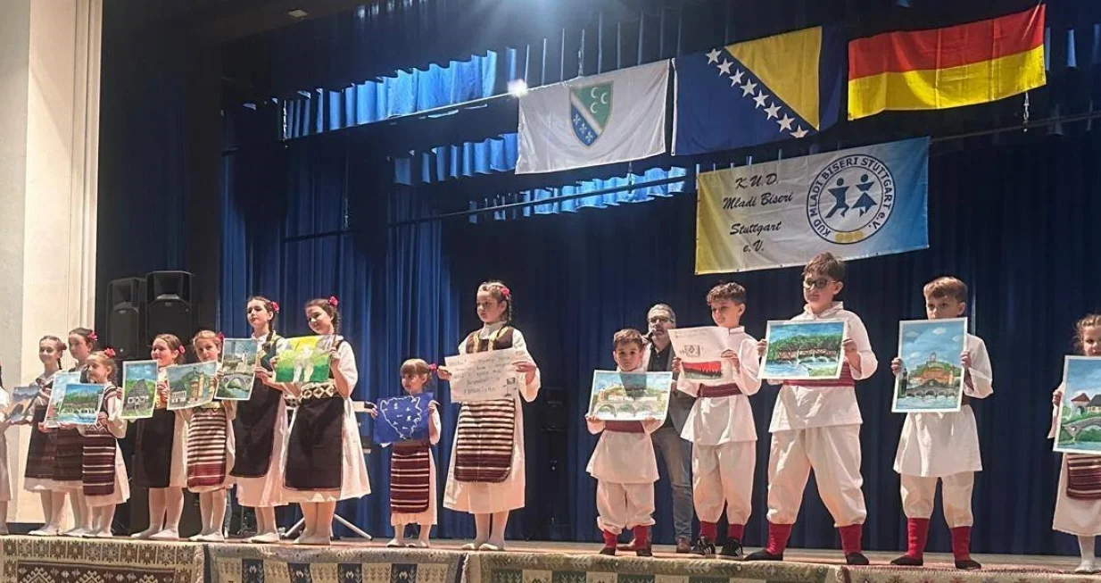 Na manifestaciji "Domovini s ljubavlju" u Stuttgartu proglašeni najbolji radovi učenika u 2025. godini o temi "Moja, tvoja, naša Bosna i Hercegovina - Za bolji, pravedniji i zdraviji svijet"/H. H.