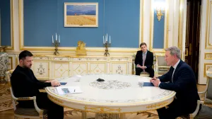 Ukraine's President Volodymyr Zelenskiy and U.S. Army Secretary Daniel Driscoll attend a meeting, amid Russia's attack on Ukraine, in Kyiv, Ukraine, November 20, 2025. Ukrainian Presidential Press Service/Handout via REUTERS ATTENTION EDITORS - THIS IMAGE HAS BEEN SUPPLIED BY A THIRD PARTY./Ukrainian Presidential Press Ser