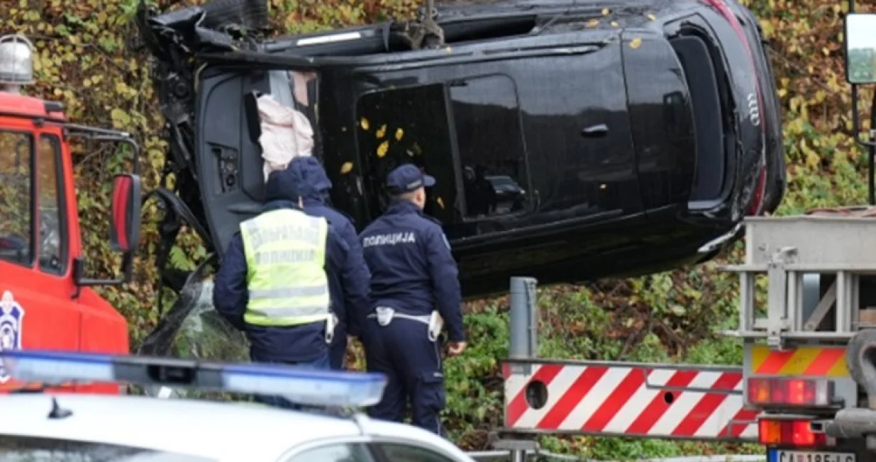 Automobil završio u kanalu/Printscreen/Instagram//