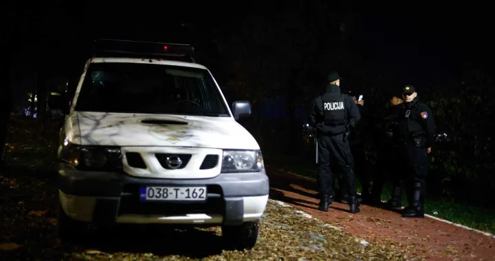 Veliki broj policijskih službenika ispred Zetre/