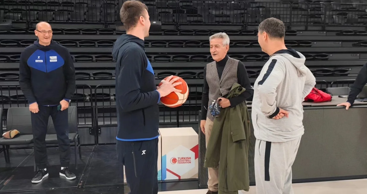 Bogdan Tanjević obišao Zmajeve/Foto: 