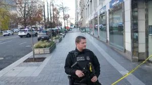 A uniformed U.S. Secret Service officer stands guard after two National Guard members were shot near the White House in Washington, D.C., U.S., November 26, 2025. REUTERS/Nathan Howard/Nathan Howard