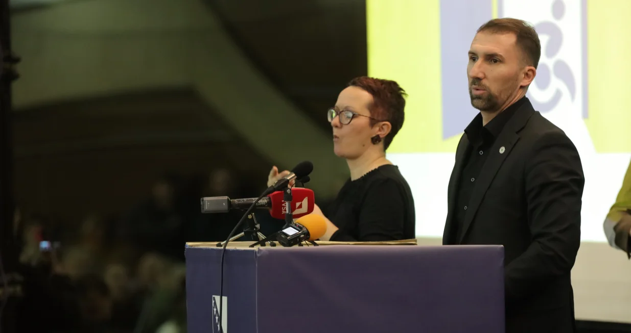 Vlada Federacije BiH uručenje ugovora korisnicima fonda za profesionalnu rehabilitaciju i zapišljavanje/Senad Gubelić