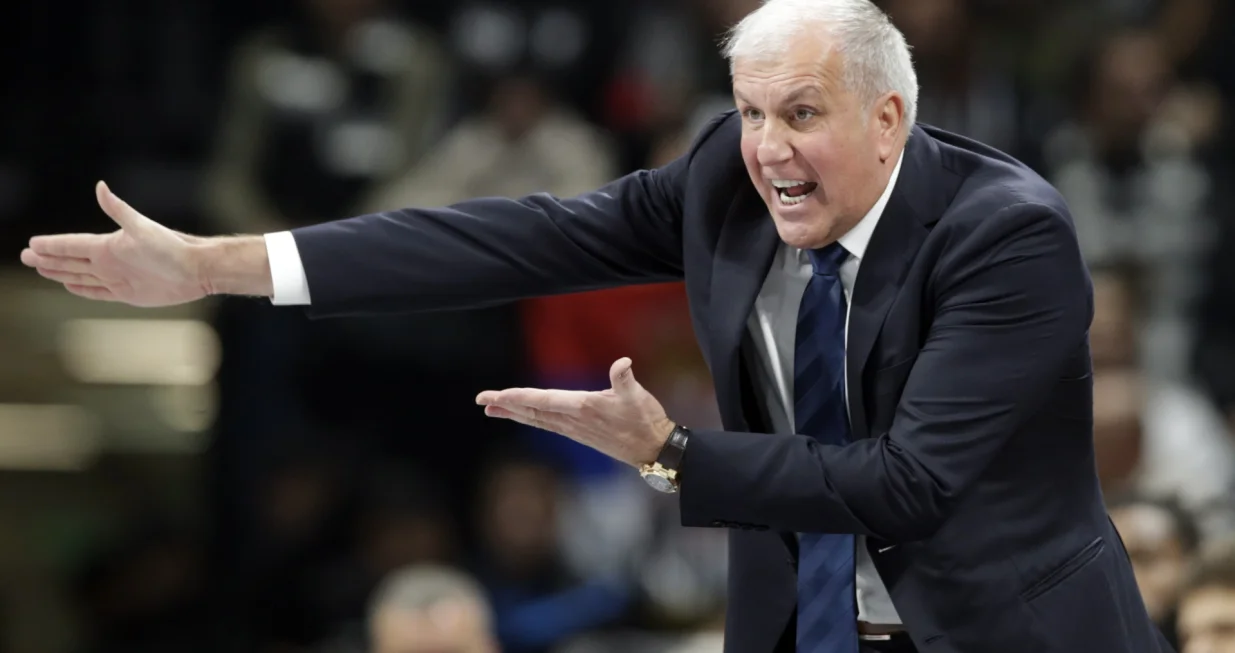 epa10343188 Partizan's head coach Zeljko Obradovic reacts during the Euroleague basketball match between Partizan Belgrade and Valencia Basket in Belgrade, Serbia, 01 December 2022. EPA/ANDREJ CUKIC/Foto: Andrej Cukic