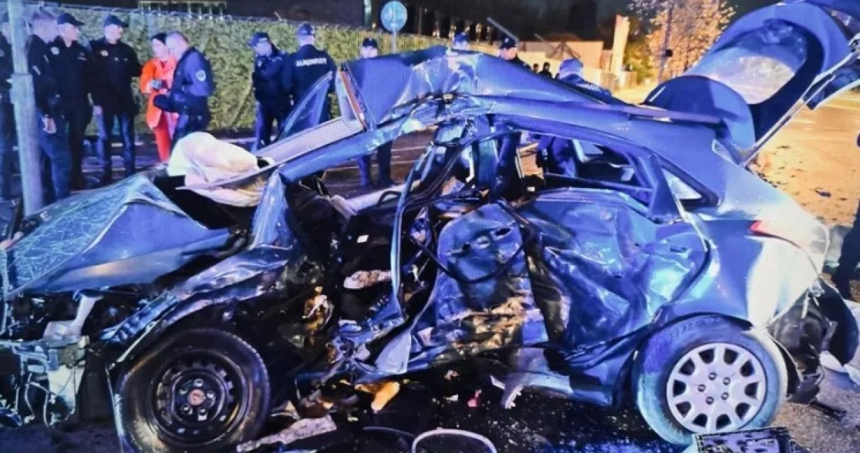 Smrskano vozilo na mjestu nesreće/Pink.rs/