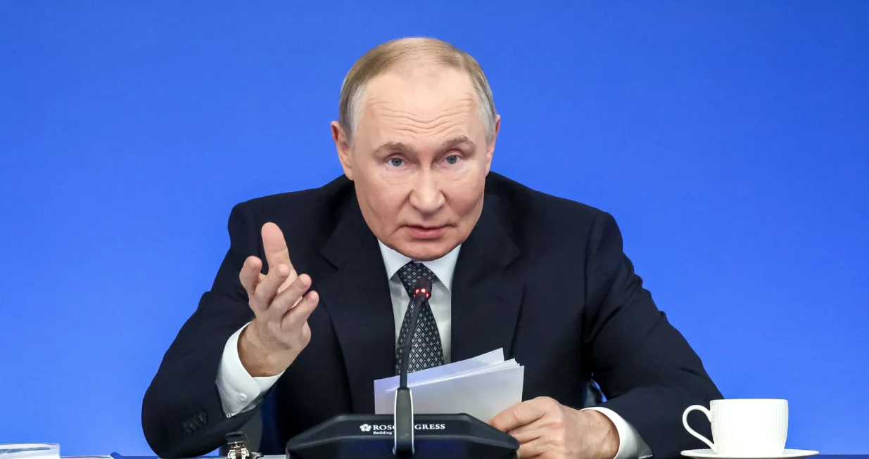 Russian President Vladimir Putin chairs a meeting of the council for the development of physical culture and sports, in Samara, Russia November 6, 2025. Sputnik/Vyacheslav Prokofyev/Pool via REUTERS ATTENTION EDITORS - THIS IMAGE WAS PROVIDED BY A THIRD PARTY./Vyacheslav Prokofyev