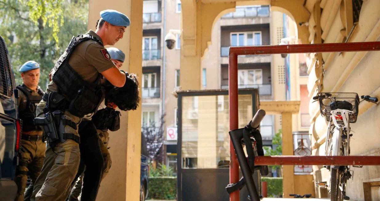 Privođenje osumnjičenih u Tužilaštvo KS/Damir Deljo/