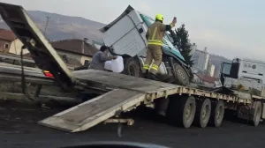 Kamion se prevrnuo, autocesta A1, saobraćajna nesreća, Kakanj/Viber