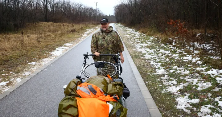 British ex-paratrooper Karl Bushby who has been walking across the world for 27 years, smiles during his trip in Komarom, Hungary, November 25, 2025. REUTERS/Bernadett Szabo/Bernadett Szabo