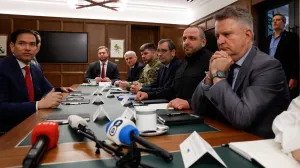 U.S. Secretary of State Marco Rubio meets with Secretary of Ukraine's National Security and Defence Council Rustem Umerov and other members of a Ukrainian delegation in Hallandale Beach, Florida, U.S., November 30, 2025. REUTERS/Eva Marie Uzcategui/Eva Marie Uzcategui
