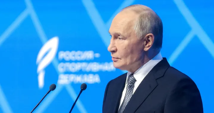 Russian President Vladimir Putin speaks at an international sport forum during his visit in Samara, Russia November 6, 2025. Sputnik/Sergei Karpukhin/Pool via REUTERS ATTENTION EDITORS - THIS IMAGE WAS PROVIDED BY A THIRD PARTY./Sergei Karpukhin