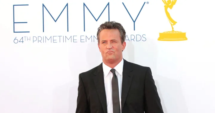 FILE PHOTO: Actor Matthew Perry arrives at the 64th Primetime Emmy Awards in Los Angeles September 23, 2012. REUTERS/Mario Anzuoni (UNITED STATES Tags: ENTERTAINMENT) (EMMYS-ARRIVALS)/File Photo/Mario Anzuoni