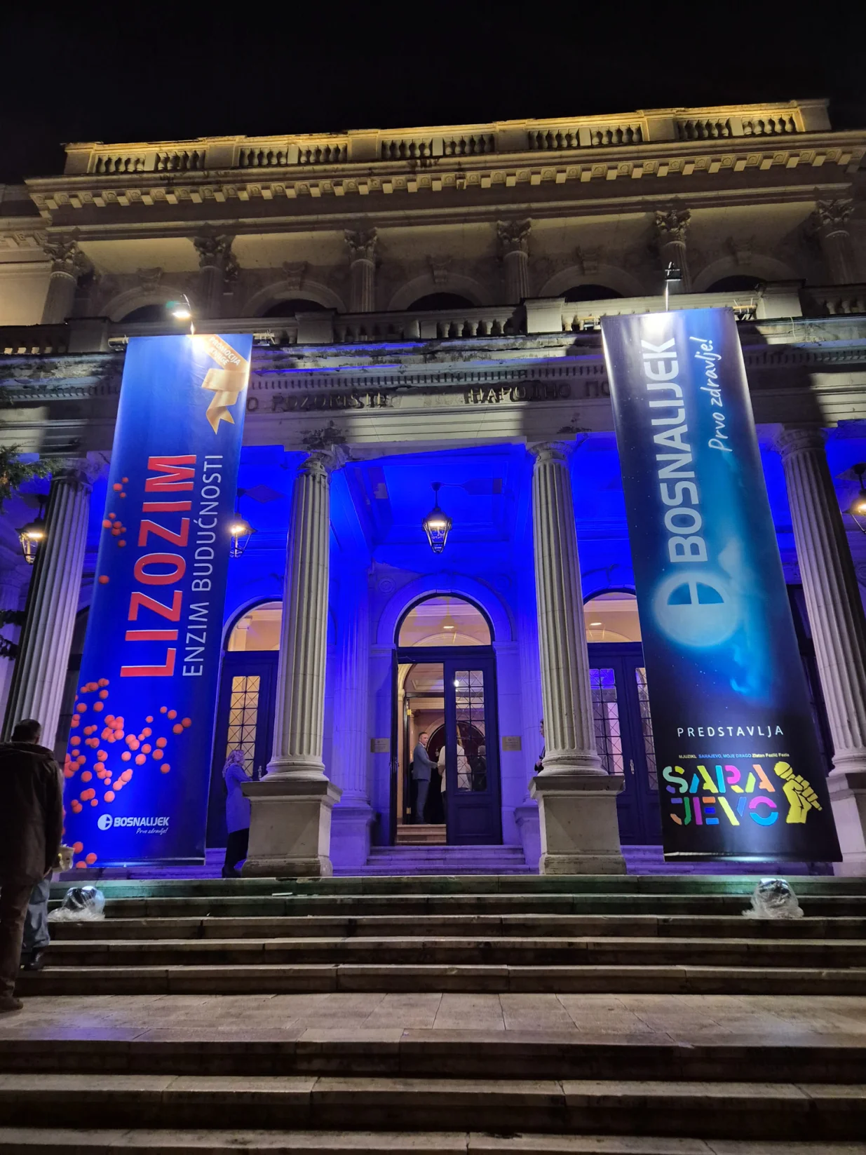 Knjiga predstavlja naučni pregled uloge lizozima/