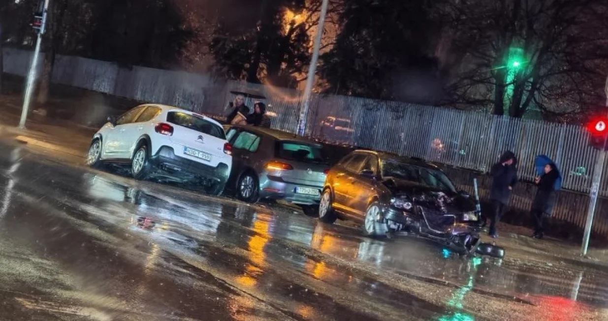 Sudar više vozila/Društvene mreže//