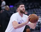 Nov 30, 2025; Salt Lake City, Utah, USA; Utah Jazz center Jusuf Nurkic (30) warms up before the game against the Houston Rockets at Delta Center. Mandatory Credit: Rob Gray-Imagn Images/Foto: Rob Gray