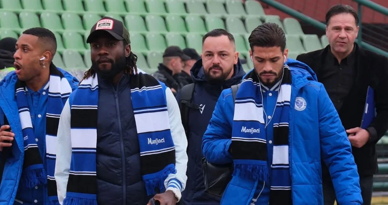 FK Željezničar dolazi na stadion/Foto: 