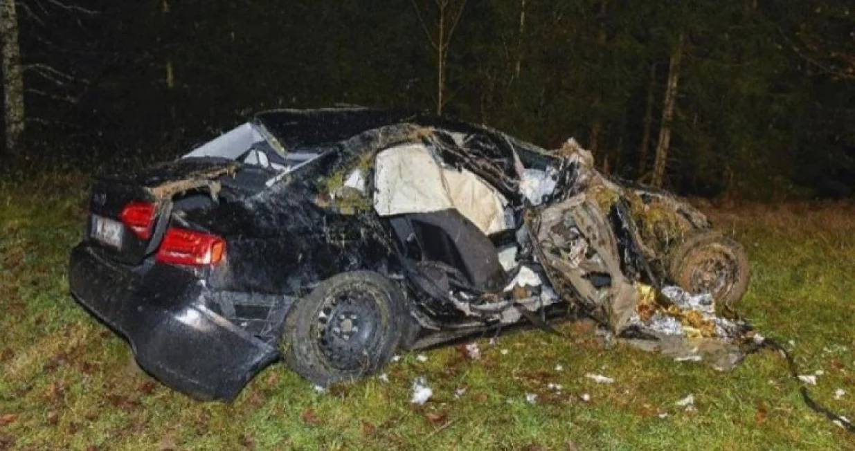 Smrskano vozilo/Printscreen/rosenheim24.de//