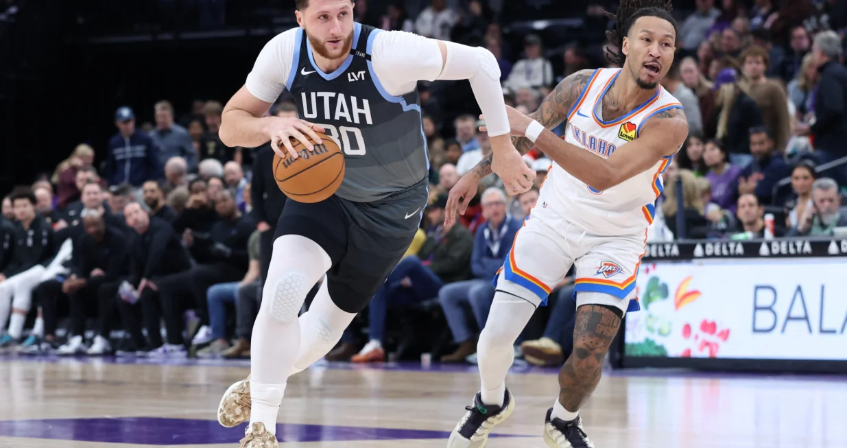 Dec 7, 2025; Salt Lake City, Utah, USA; Utah Jazz center Jusuf Nurkic (30) drives to the basket against Oklahoma City Thunder forward Jaylin Williams (6) during the second half at Delta Center. Mandatory Credit: Rob Gray-Imagn Images/Foto: Rob Gray