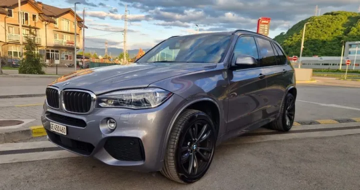 vlasnik nudi nagradu za informacije o ovom BMW-u/Crna Hronika