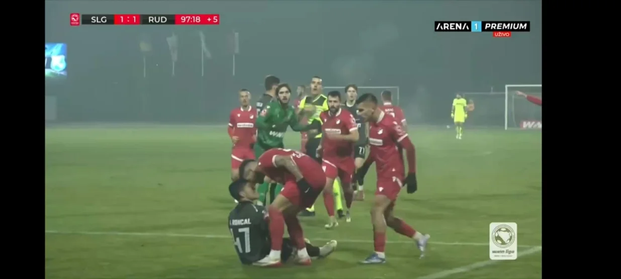 Sukob igrača Sloge i Rudara/Foto: 