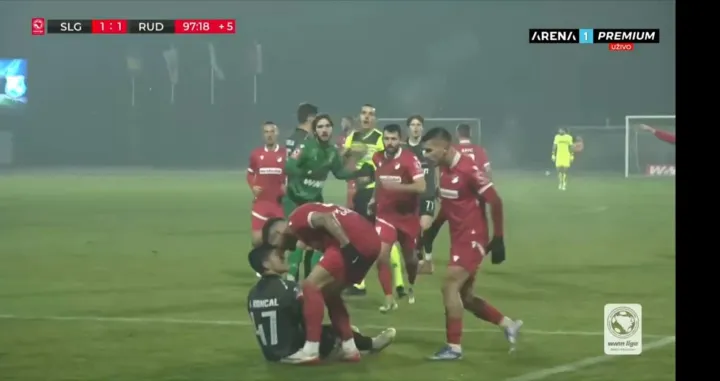 Sukob igrača Sloge i Rudara/Foto: 