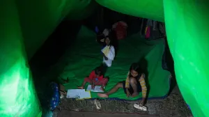 Djeca iz Kambodže skrivena u šatoru uslijed tajlandskih napada/Soviet Yarn