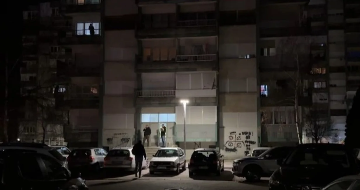 Sa lica mjesta - zgrada u kojoj je stan gdje su pronađena tijela/Rtcg