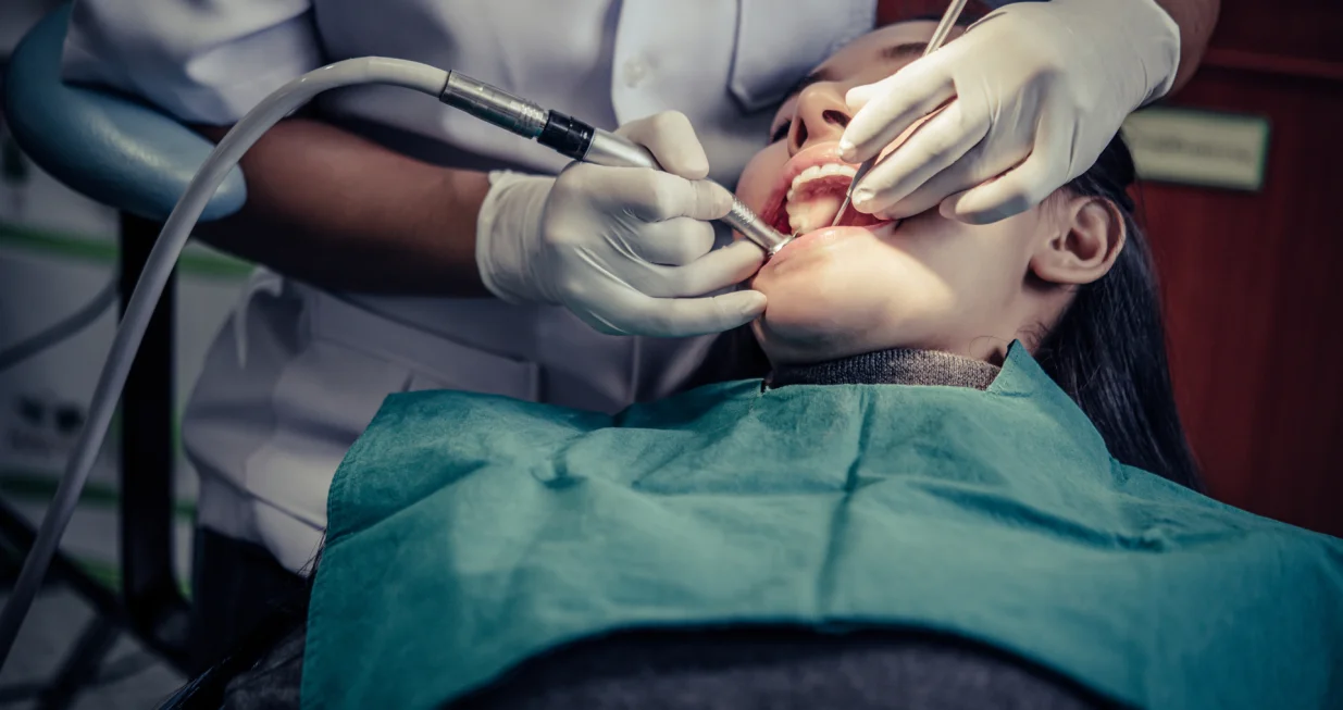 zubar, popravka zuba, vađenje zuba/Ilustracija/Freepik