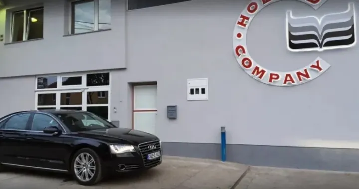 Pretresaju se prostorije Holand Companyja/