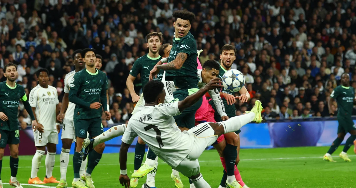 Soccer Football - UEFA Champions League - Real Madrid v Manchester City - Santiago Bernabeu, Madrid, Spain - December 10, 2025 Real Madrid's Vinicius Junior shoots at goal REUTERS/Susana Vera/Foto: Susana Vera