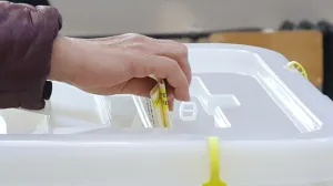 Prijevremeni izbori za predsjednika Republike Srpske. Istočno Sarajevo - Lukavica glasanje/Senad Gubelić