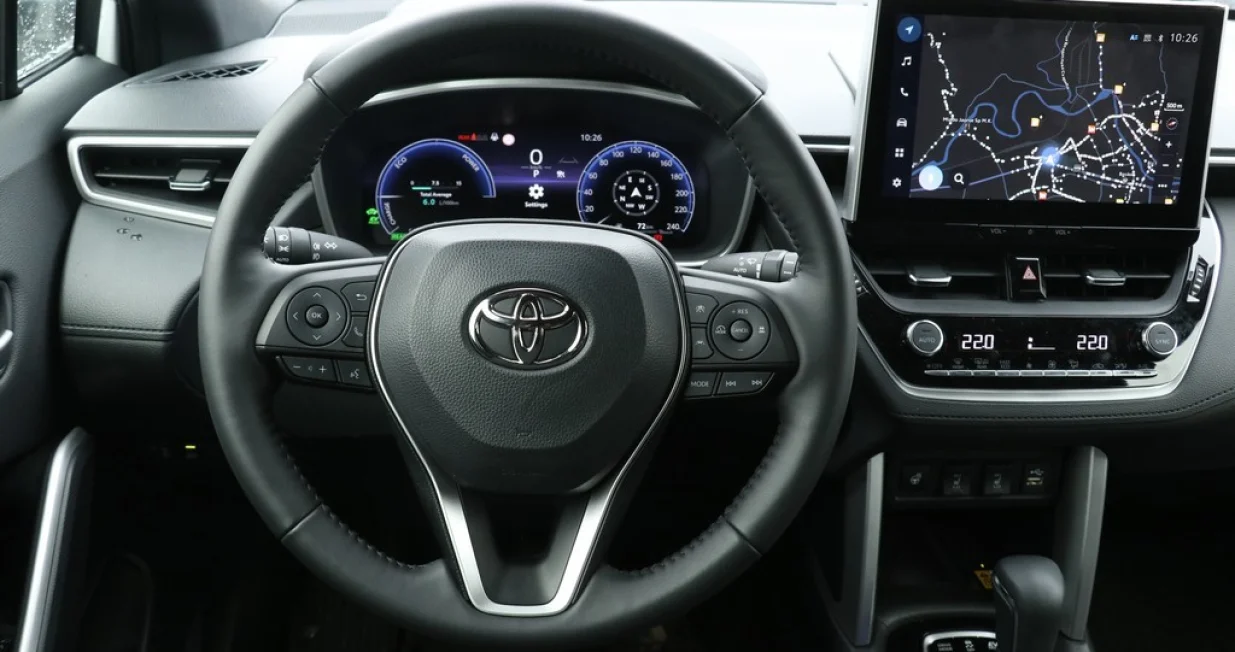 Toyota Corolla Cross 2.0 Style FWDUzeto je najbolje od Versa i RAV4 7890/