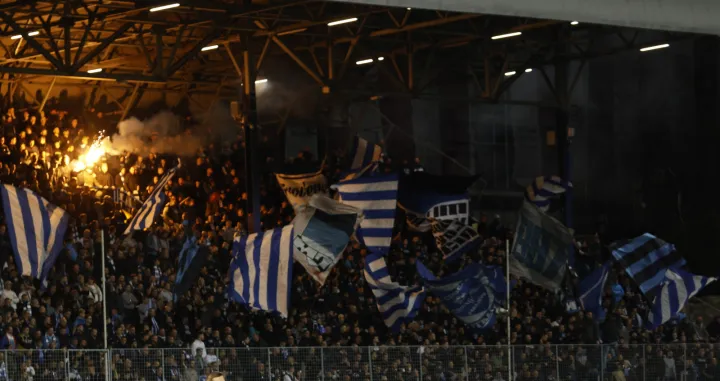 Manijaci na istočnoj tribini stadiona Grbavica/Foto: 
