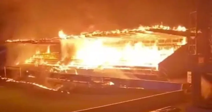 Navijači zapalili stadion nakon ispadanja Hake iz elitnog ranga (FOTO: Screenshot:X)/Foto: 