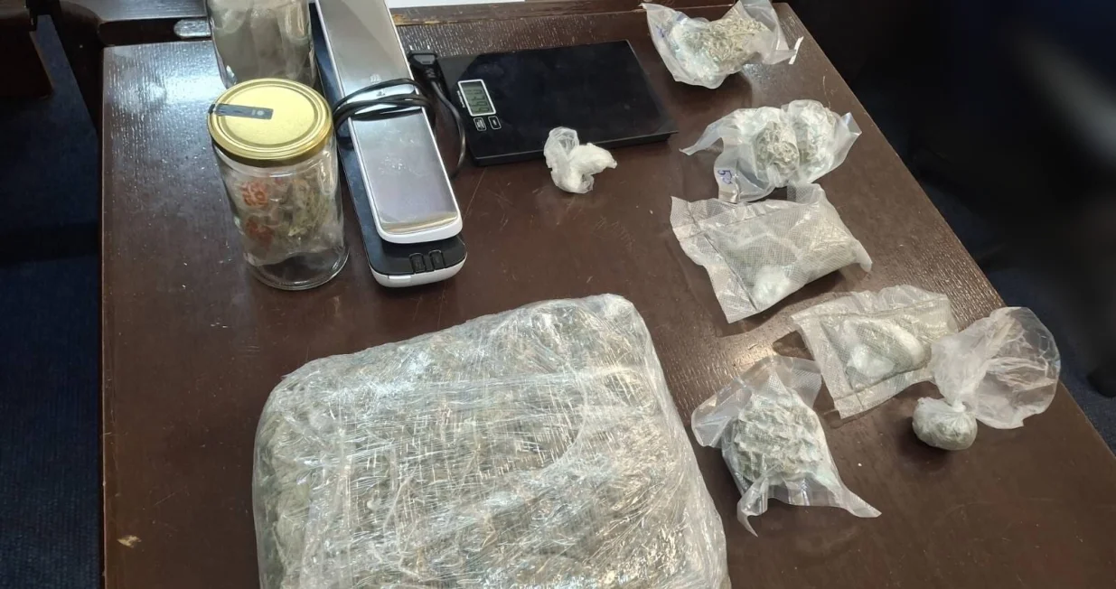 Akcija Pregovarač - pretresi na Ilidži, pronađena droga, uhapšen muškarac//