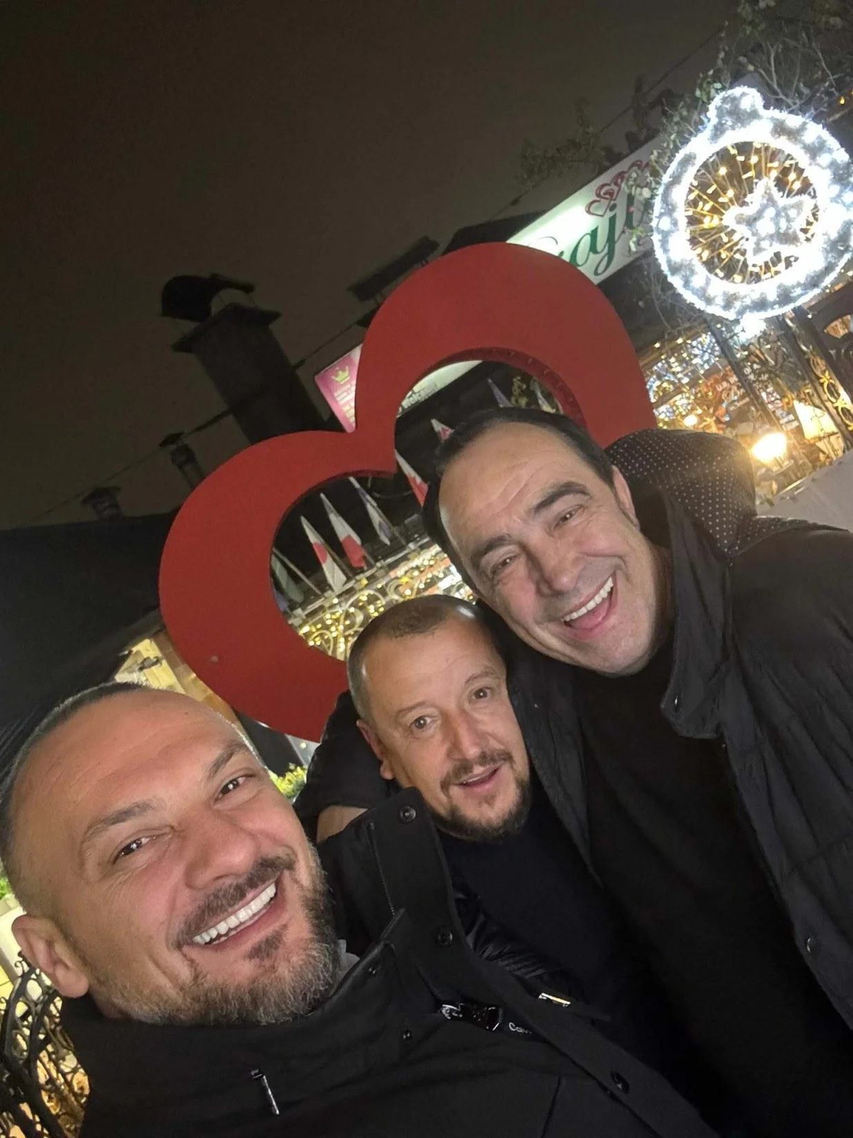 Hakala sa prijateljima/