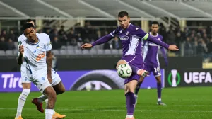 Soccer Football - UEFA Conference League - Fiorentina v Dynamo Kyiv - Stadio Artemio Franchi, Florence, Italy - December 11, 2025 Fiorentina's Edin Dzeko in action REUTERS/Jennifer Lorenzini/Foto: Jennifer Lorenzini