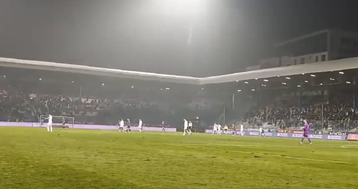 Zvižduci za fudbalere Željezničara/Foto: 