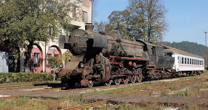 Lokomotiva serijskog broja 33-248 u stanici Banovići/Manfred Kopka