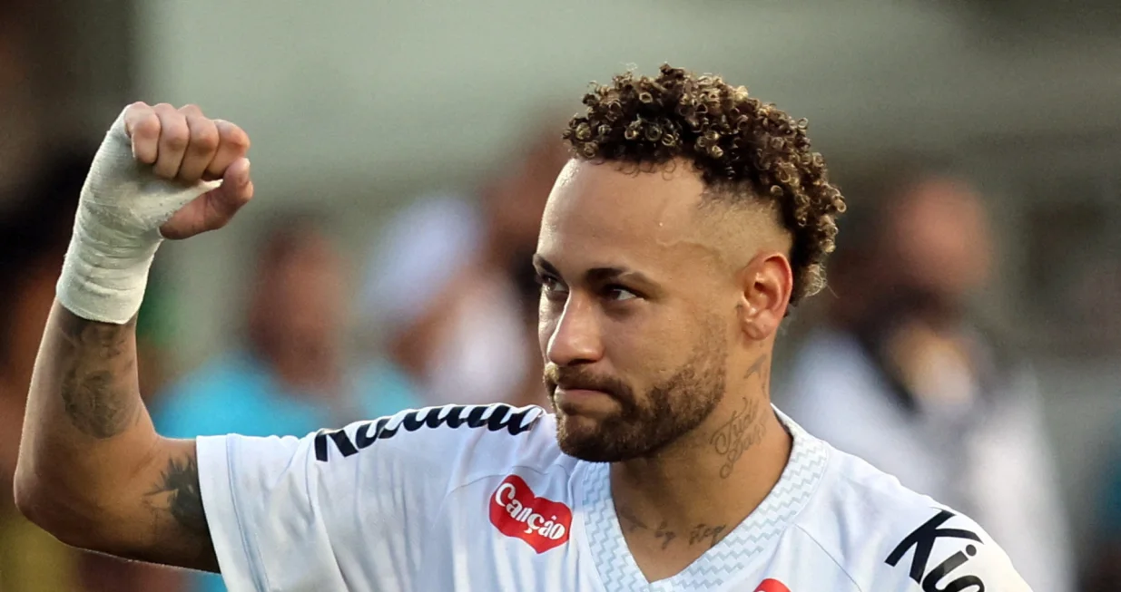 Soccer Football - Brasileiro Championship - Santos v Cruzeiro - Estadio Urbano Caldeira, Santos, Brazil - December 7, 2025 Santos' Neymar celebrates after the match REUTERS/Thiago Bernardes  TPX IMAGES OF THE DAY/Foto: Thiago Bernardes