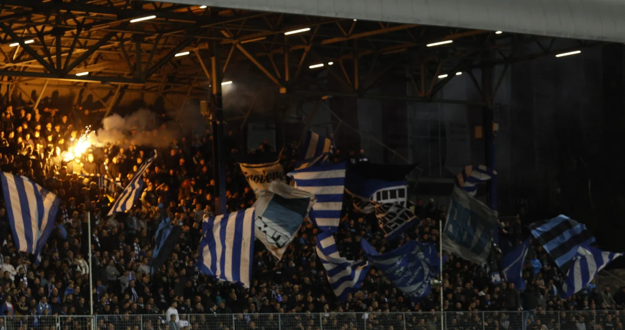 Manijaci na istočnoj tribini stadiona Grbavica/Foto: 
