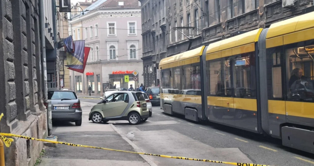 Saobraćaj obustavljen/Adnan Bajrović/Oslobođenje/Adnan Bajrović 