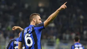 epa10274017 Inter Milan's Stefan de Vrij celebrates after scoring the 1-0 goal during the Italian Serie A soccer match between FC Inter and Sampdoria, in Milan, Italy, 29 October 2022. EPA/MATTEO BAZZI/Foto: Matteo Bazzi