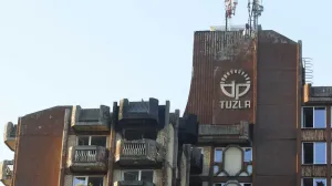 Tuzla, BiH, 5. novembar 2025: Najmanje 11 osoba je poginulo, a viЕЎe od 20 povrijeД'eno u velikom poЕѕaru koji je sinoД‡ oko 20.45 sati izbio na sedmom spratu Doma penzionera u Tuzli (Ahmet Besic - Anadolu Agency)/