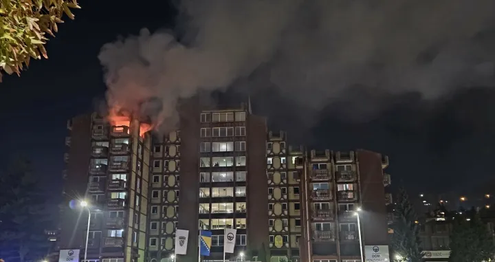 Požar, Tuzla, Dom penzionera, vatrogasci, vatra, policija, spa&scaron;avanje ljudi/Anadolija