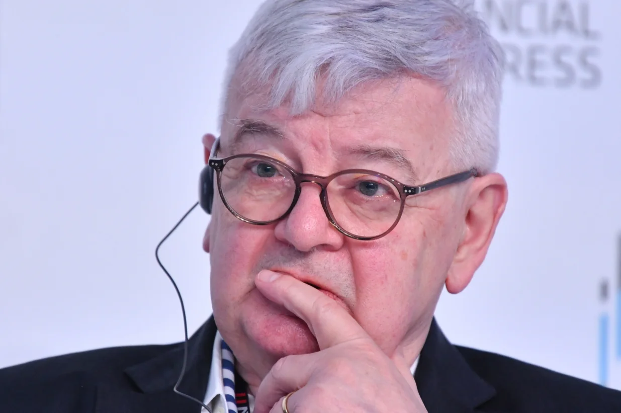 epa09999523 Former Vice-Chancellor and Minister of Foreign Affairs of Germany Joschka Fischer speaks during the first day of the European Financial Congress 2022 organized at the Sheraton Hotel Sopot in Sopot, Poland, 06 June 2022. During this year's congress, in the face of Russia's military aggression near the borders of the EU, participants discussed finances for values, for freedom, democracy and international solidarity. EPA/ADAM WARZAWA POLAND OUT/Adam Warzawa