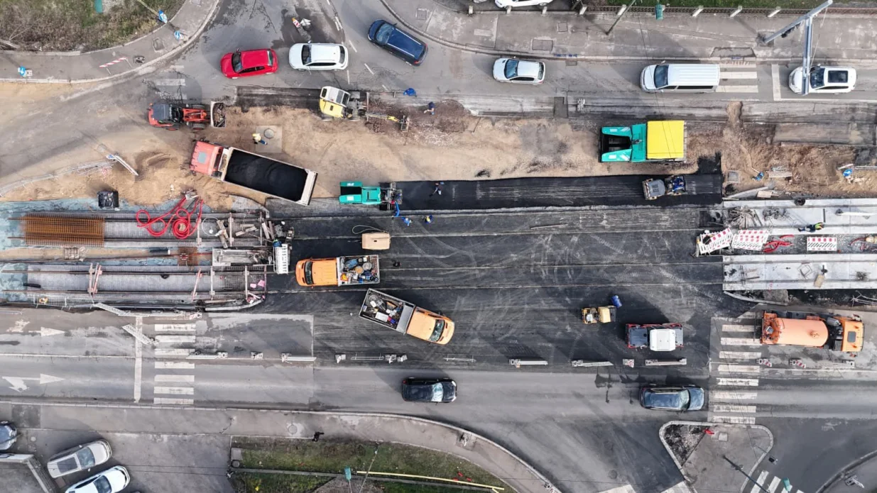 Asfaltiranje raskrsnice na spoju ulica Hrasnička cesta, Igmanska cesta i Ibrahima Hafiza Ridžanovića/Facebook