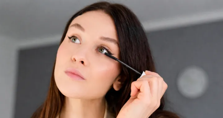 Tu&scaron; za oči u make-up rutini//