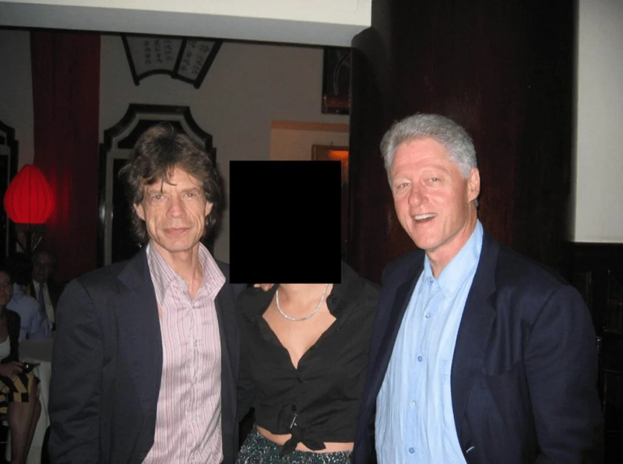 Jedna od fotografija iz objavljenih dokumenata Jeffreya Epsteina, na njoj Mick Jagger i Bill Clinton//